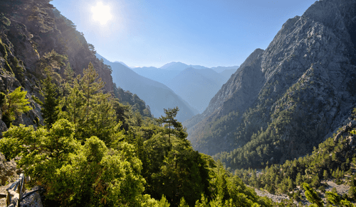 Les plus beaux sentiers de randonnée en Grèce : à pied, à travers l’histoire et la nature
